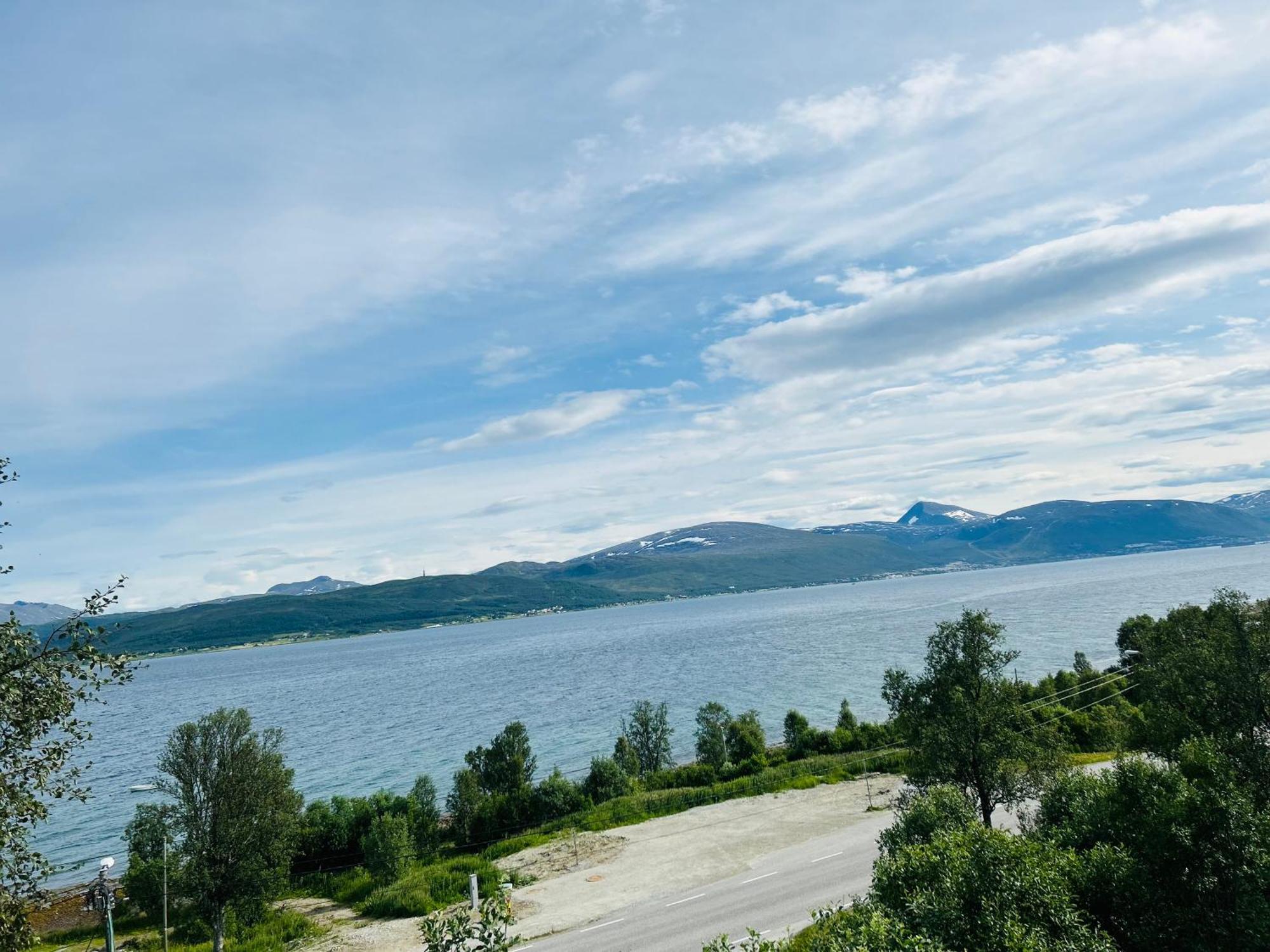 Apartment In Tromso With Sea And Mountain View Buitenkant foto