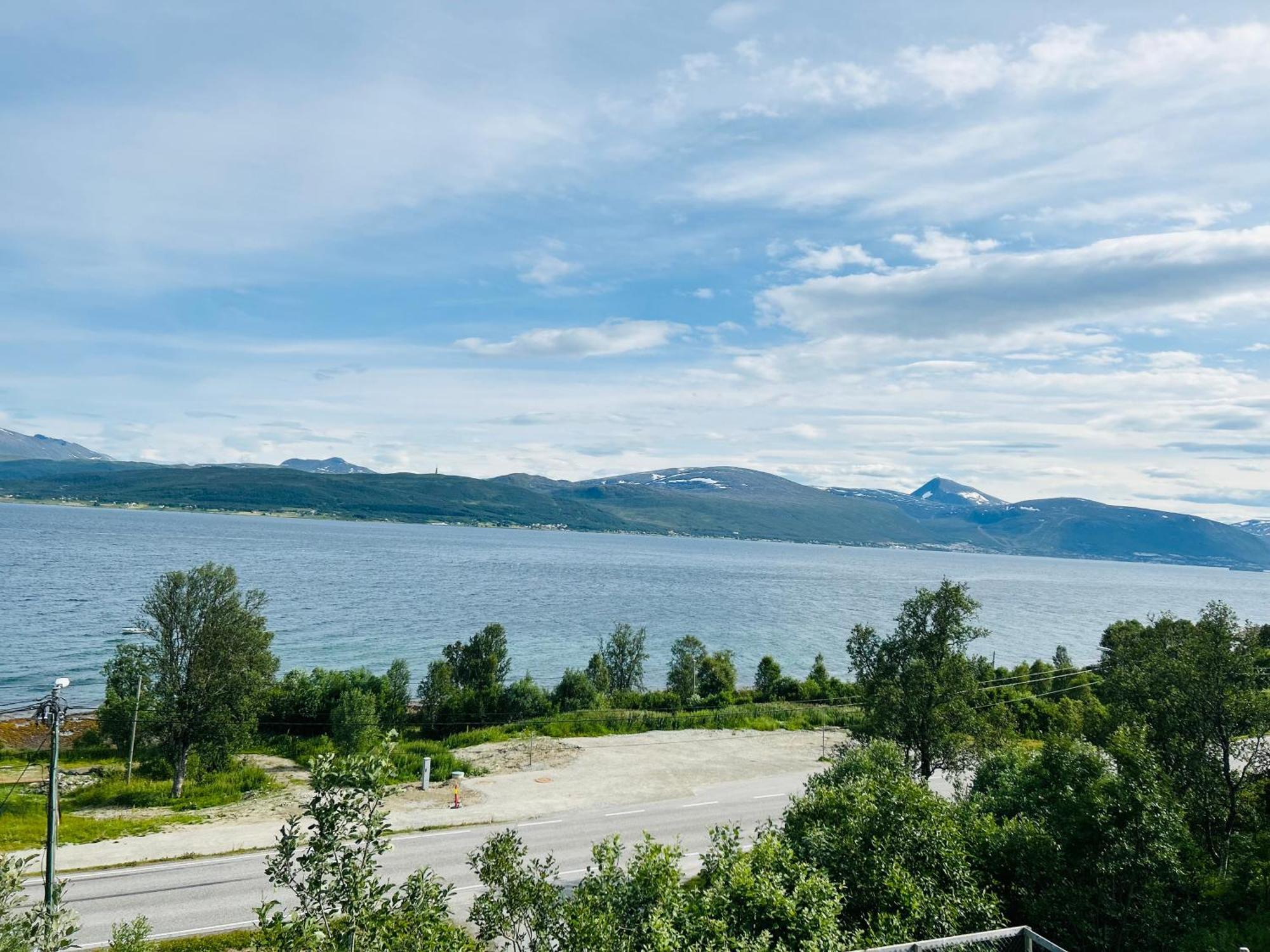 Apartment In Tromso With Sea And Mountain View Buitenkant foto